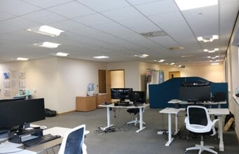 Crow Arch Ln, Ringwood for lease Interior Photo- Image 1 of 4