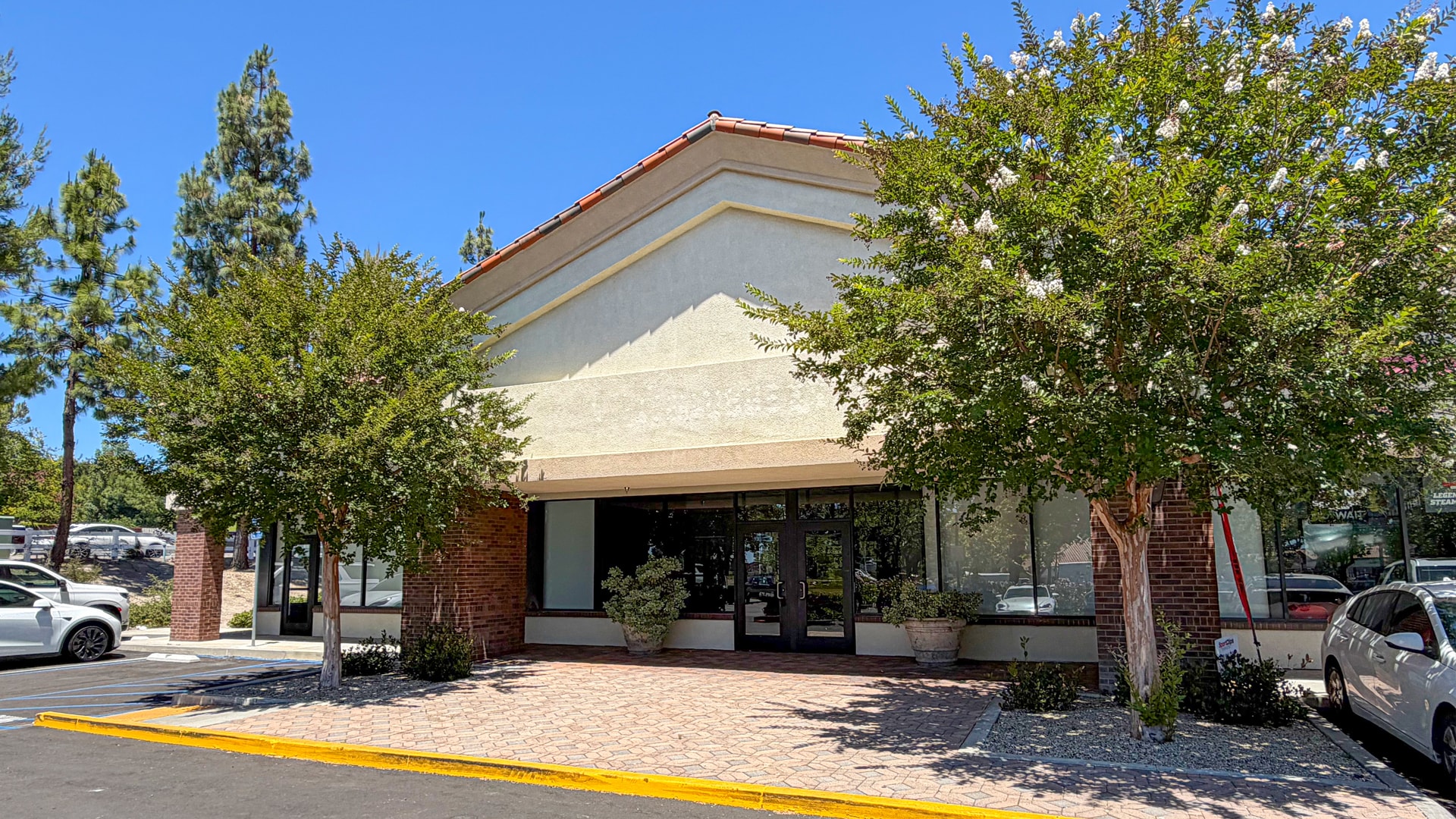 2072 E Avenida De Los Arboles, Thousand Oaks, CA for lease Building Photo- Image 1 of 5