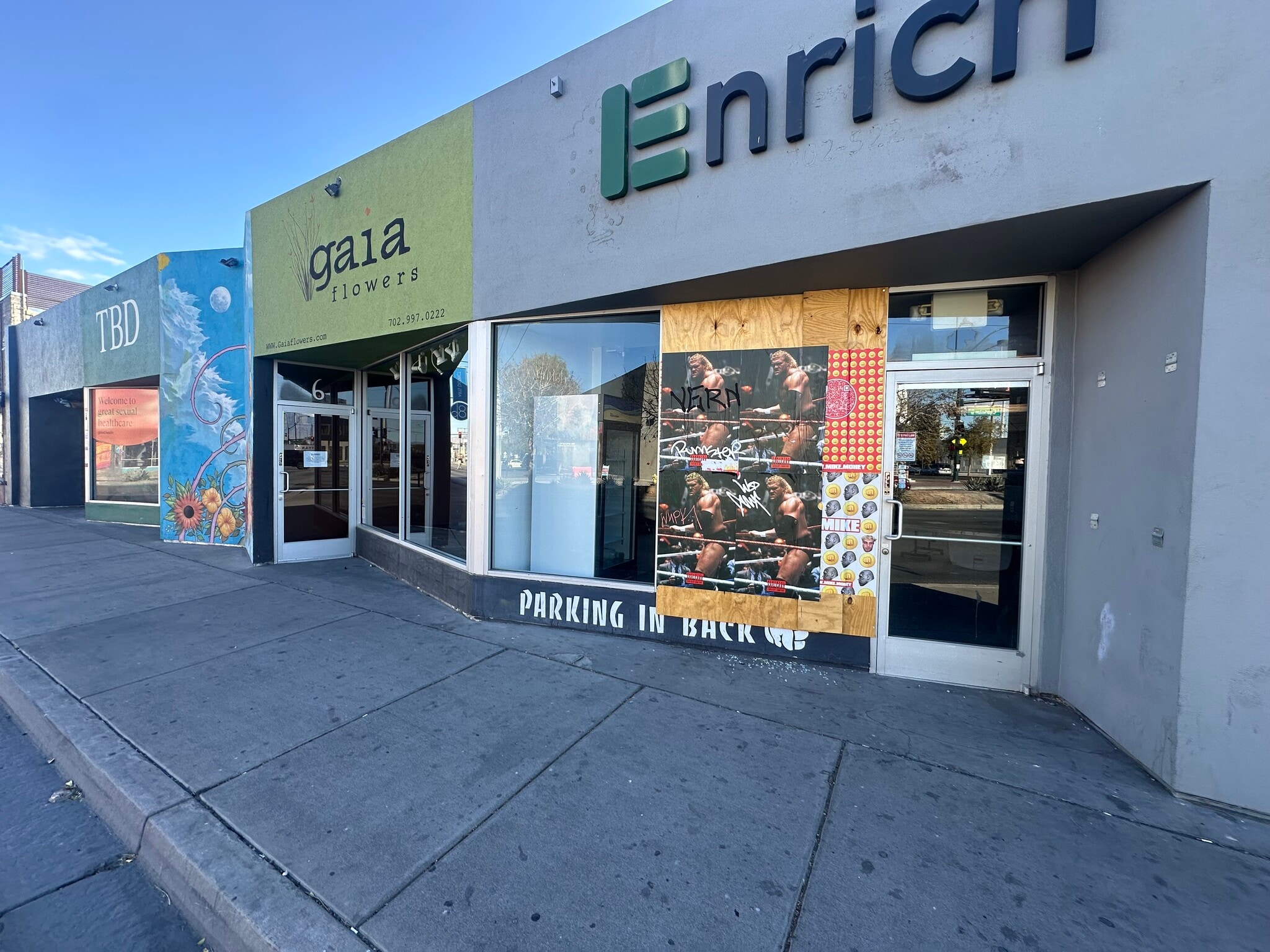 4-8 E Charleston Blvd, Las Vegas, NV à louer Photo du bâtiment- Image 1 de 8