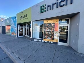 4-8 E Charleston Blvd, Las Vegas, NV à louer Photo du bâtiment- Image 1 de 8