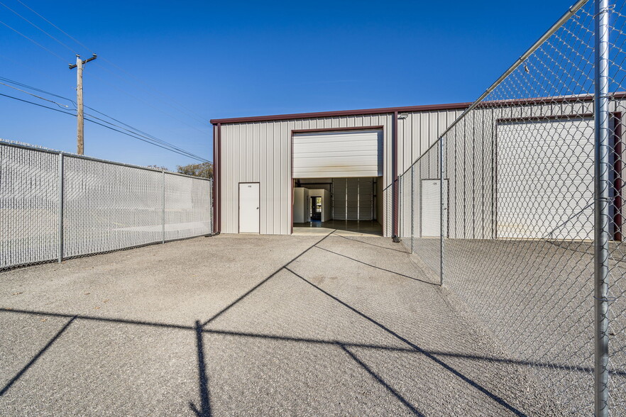 6029 Conveyor Dr, Cleburne, TX for lease - Building Photo - Image 3 of 4