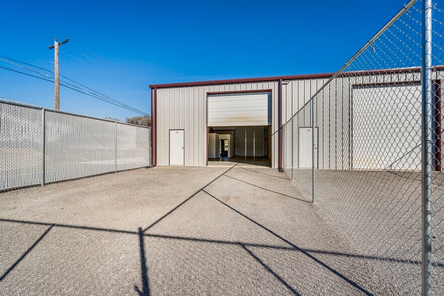 6029 Conveyor Dr, Cleburne, TX à louer - Photo du bâtiment - Image 3 de 4