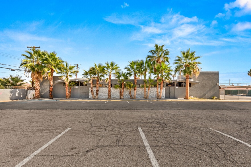 830 E Sahara Ave, Las Vegas, NV for lease - Building Photo - Image 3 of 20