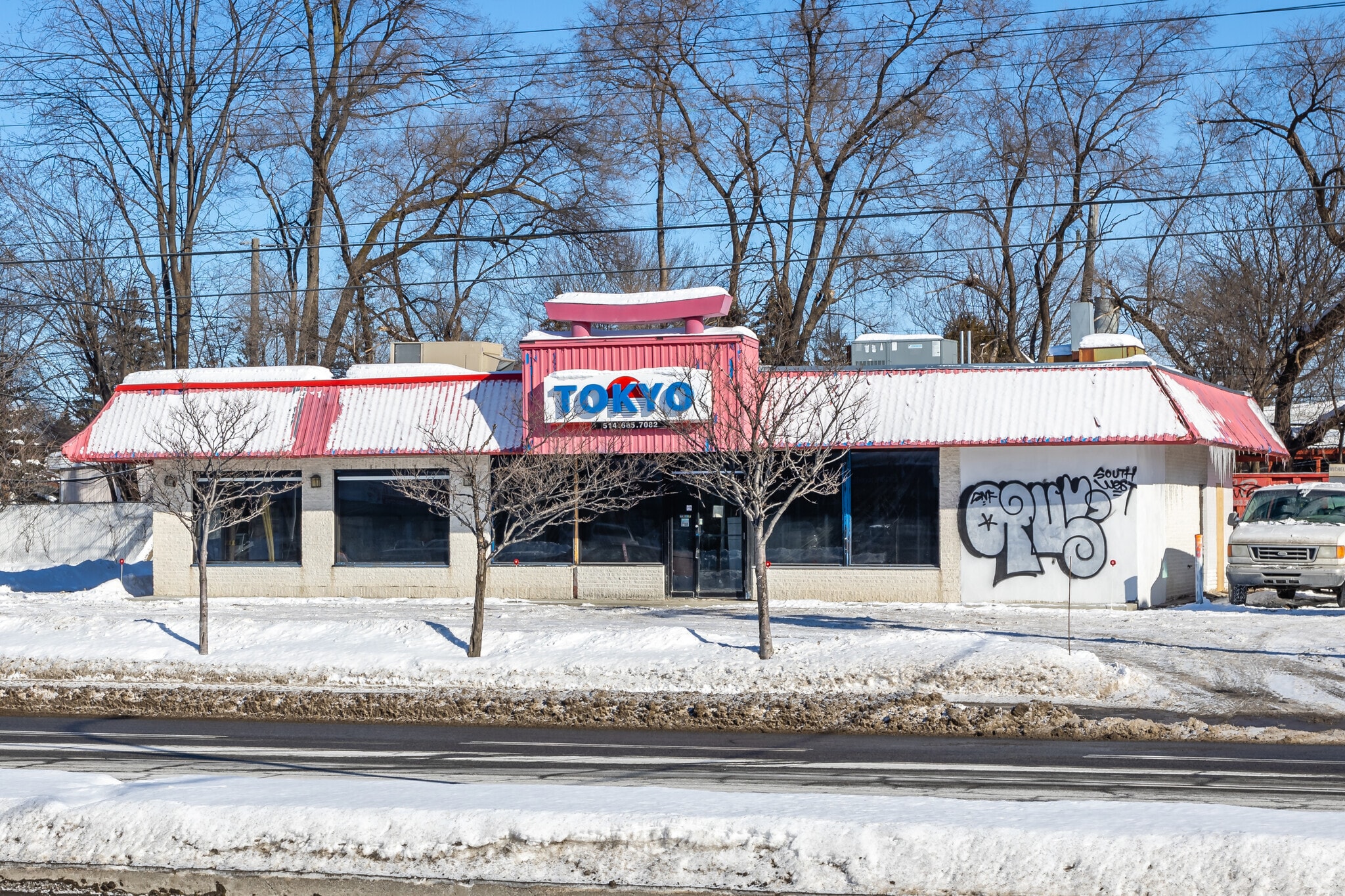 4805 Boul Des Sources, Pierrefonds, QC for sale Primary Photo- Image 1 of 1