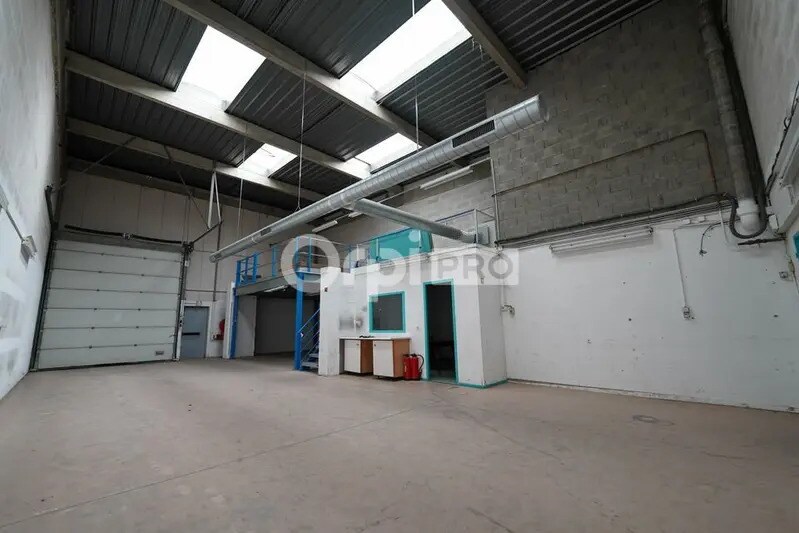 Flex in Lyon for lease - Interior Photo - Image 1 of 23