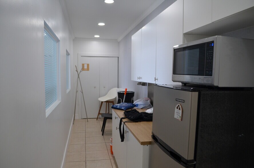 7311-7323 NW 12th St, Miami, FL à vendre - Photo du bâtiment - Image 2 de 23