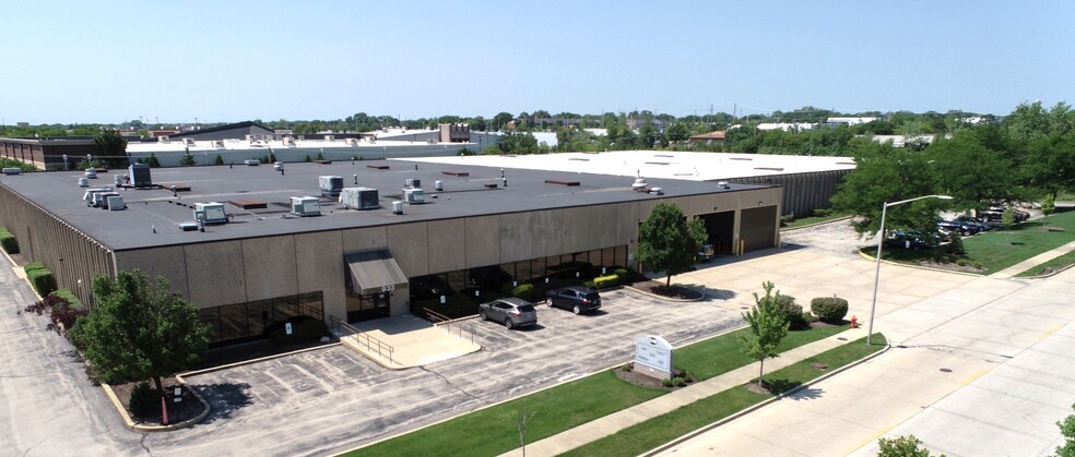 933 E Remington Rd, Schaumburg, IL à louer - Photo du bâtiment - Image 3 de 12