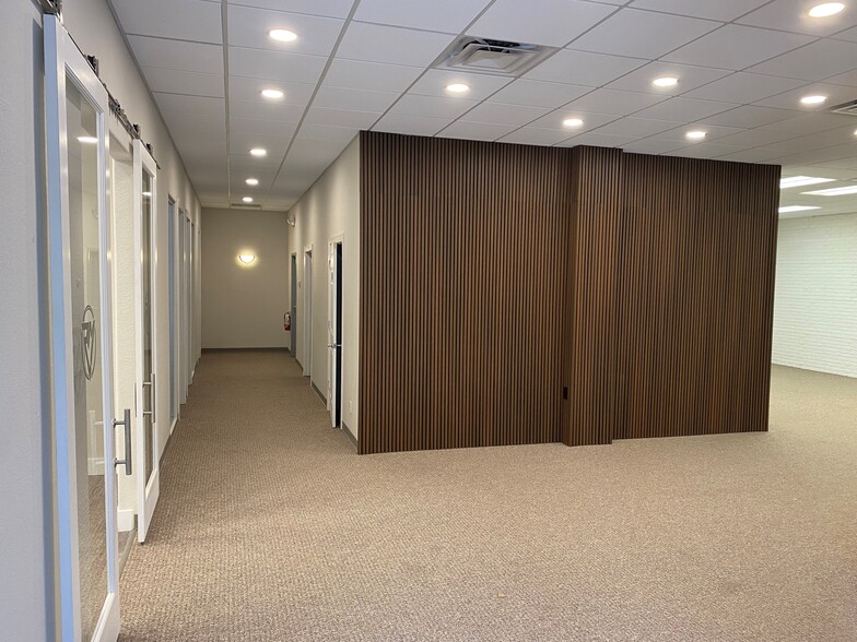746 North Dr, Melbourne, FL à louer - Photo du bâtiment - Image 3 de 11