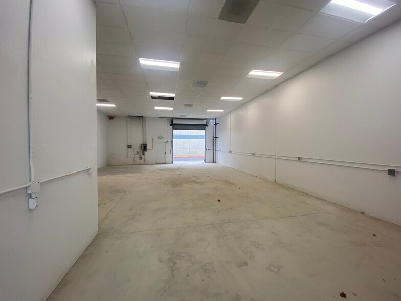 41755 Rider Way, Temecula, CA à louer - Photo du bâtiment - Image 2 de 4