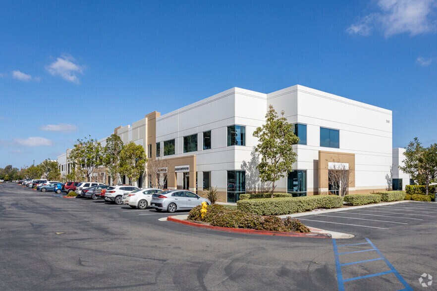 3145 Tiger Run Ct, Carlsbad, CA à louer - Photo du bâtiment - Image 1 de 6