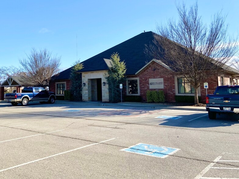 917 Cedar Lake Blvd, Oklahoma City, OK for lease - Building Photo - Image 1 of 7