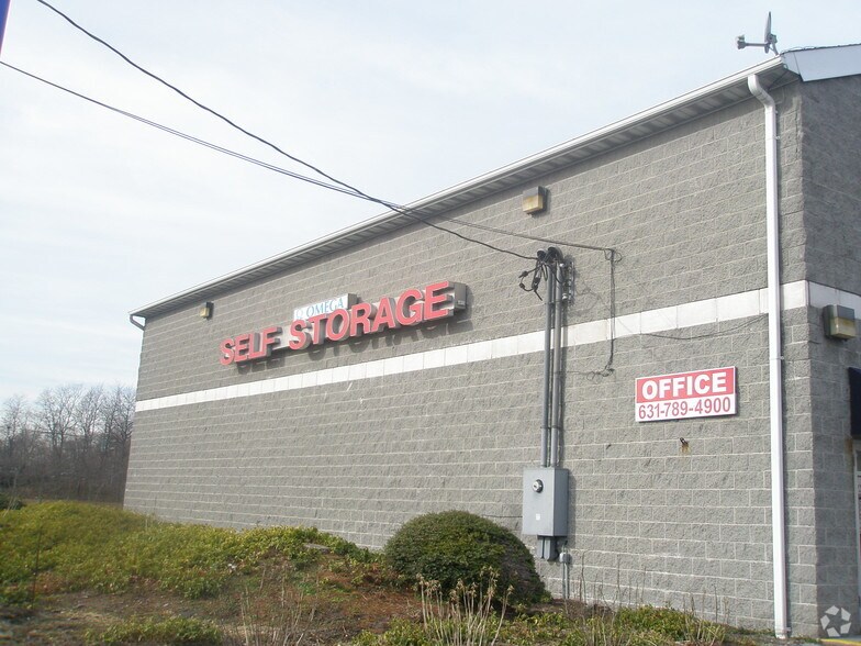 185 Sunrise Hwy, Amityville, NY à vendre - Photo principale - Image 1 de 2