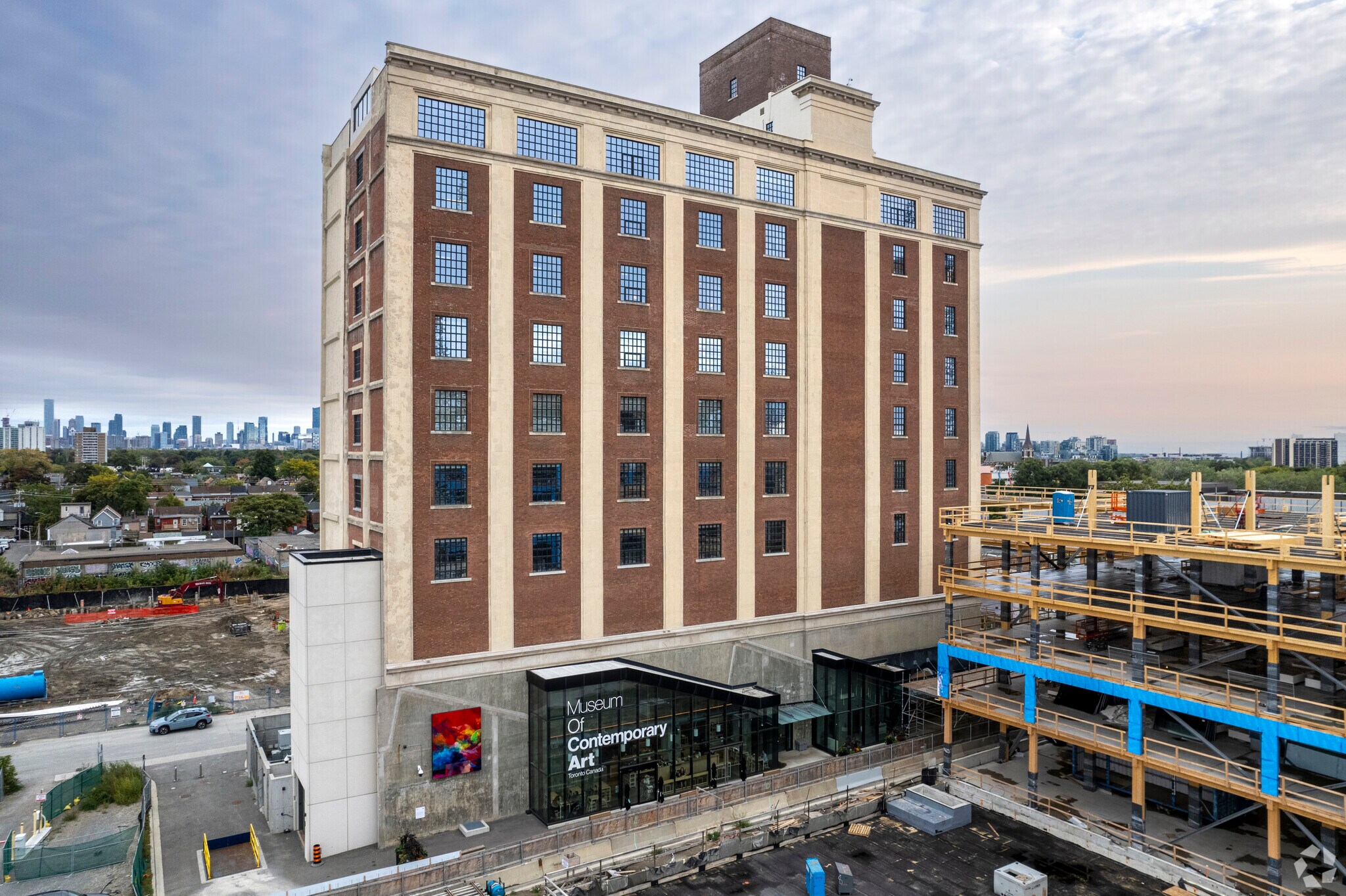 158 Sterling Rd, Toronto, ON à louer Photo du bâtiment- Image 1 de 4