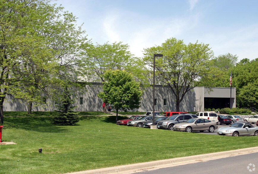 7550 Corporate Way, Eden Prairie, MN à louer - Photo du bâtiment - Image 2 de 10