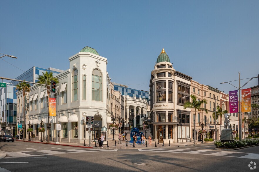 202-270 N Rodeo Dr, Beverly Hills, CA à louer - Photo du bâtiment - Image 3 de 9