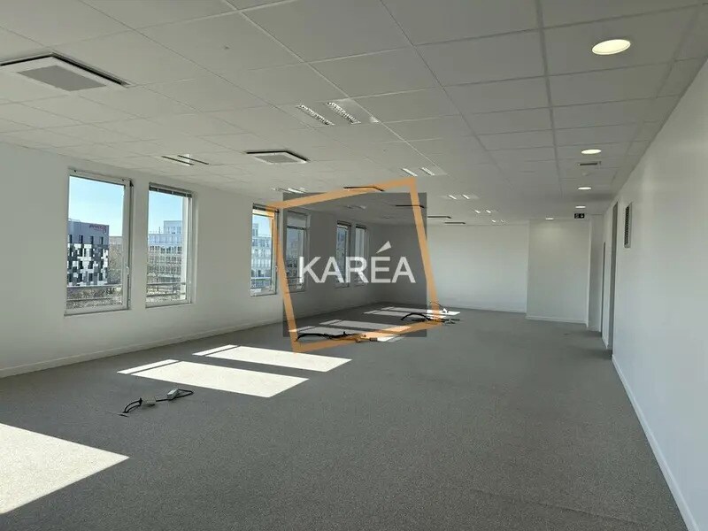 Office in Chessy for lease Interior Photo- Image 1 of 6