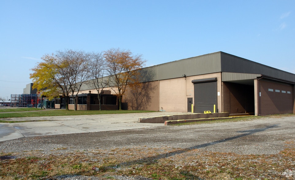 29880 Groesbeck Hwy, Roseville, MI for sale - Building Photo - Image 2 of 5