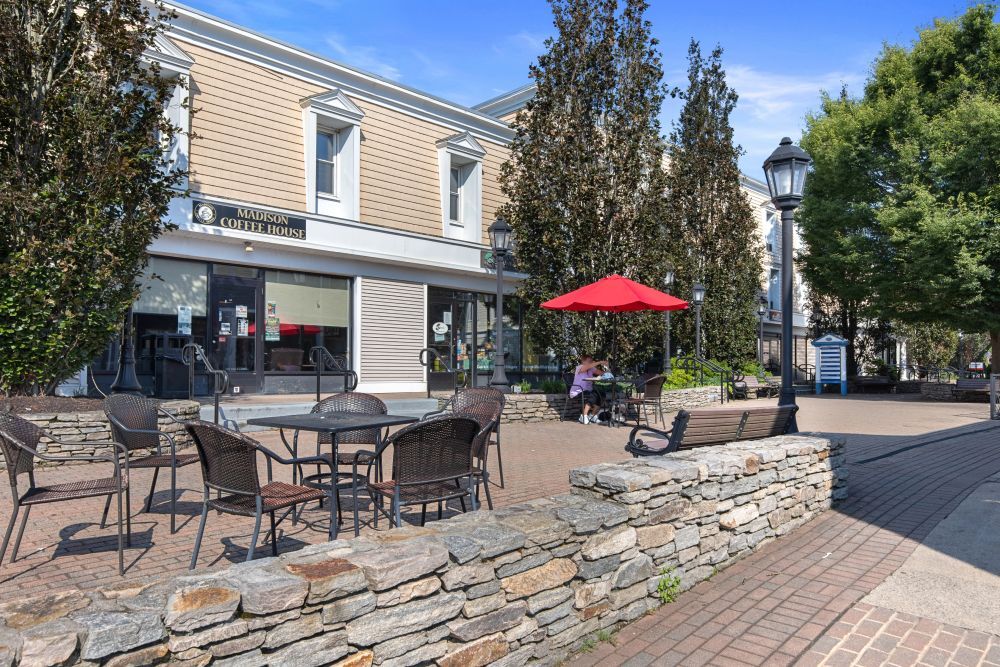 724 Boston Post Rd, Madison, CT à louer Photo du bâtiment- Image 1 de 10