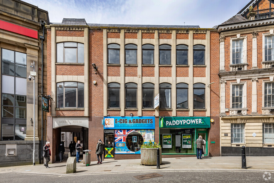 11A Yorkshire St, Rochdale for lease - Primary Photo - Image 1 of 3