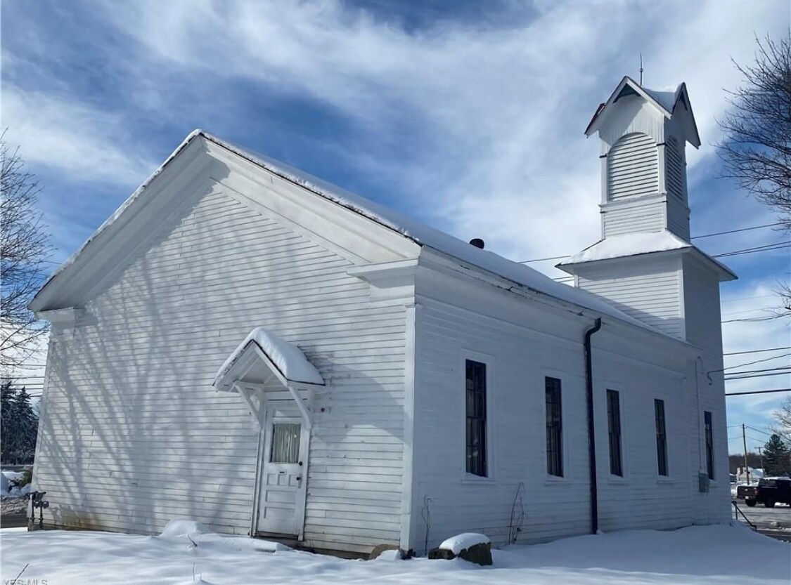 9807 Columbia Rd, Olmsted Falls, OH à louer Photo principale- Image 1 de 6