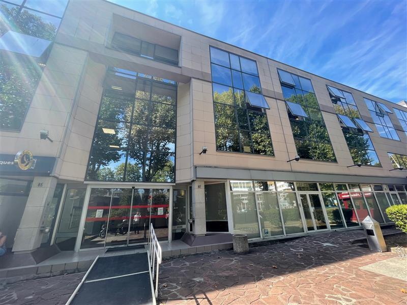 Office in Créteil for lease Building Photo- Image 1 of 7