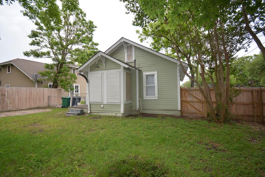 1003 N Park St, Brenham, TX à vendre - Photo du bâtiment - Image 3 de 30