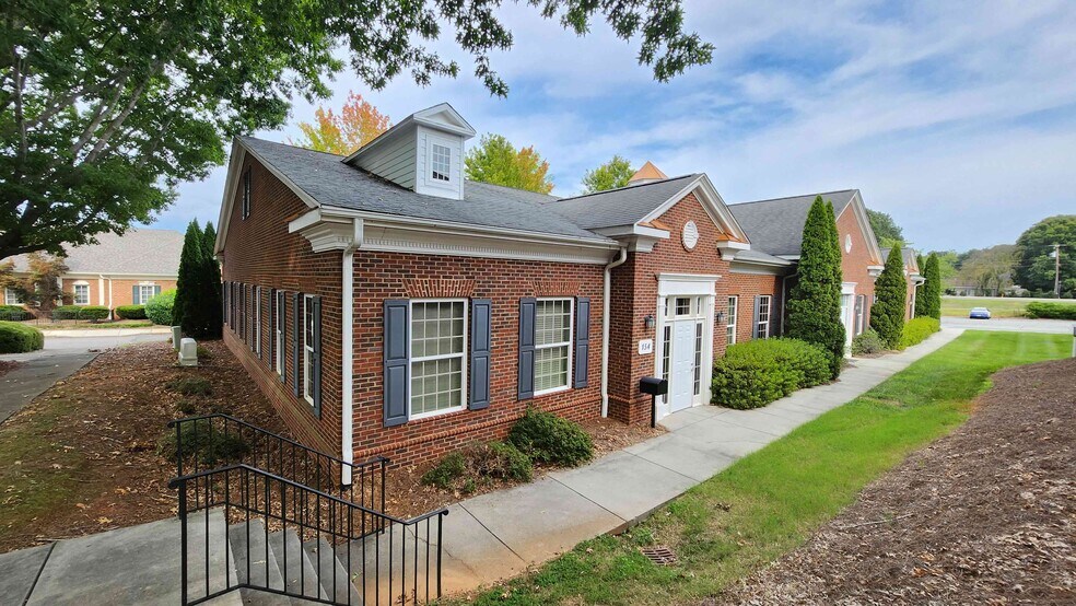 154 Dornach Way, Bermuda Run, NC à vendre - Photo du bâtiment - Image 2 de 4