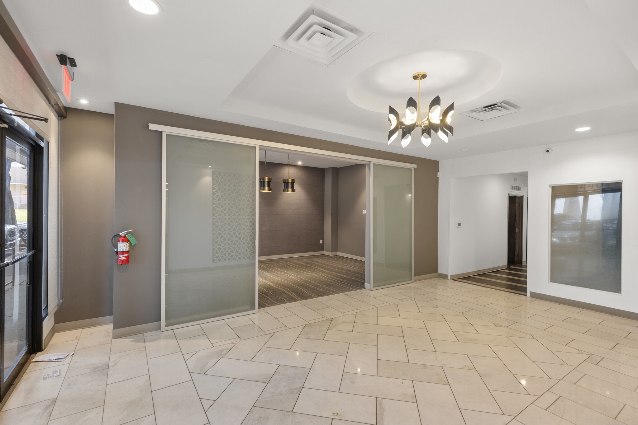 4440-4460 Spring Valley Rd, Dallas, TX for lease Interior Photo- Image 1 of 11