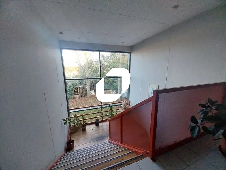 Rue Amedée Gordini, Magny-les-Hameaux for lease - Interior Photo - Image 2 of 4