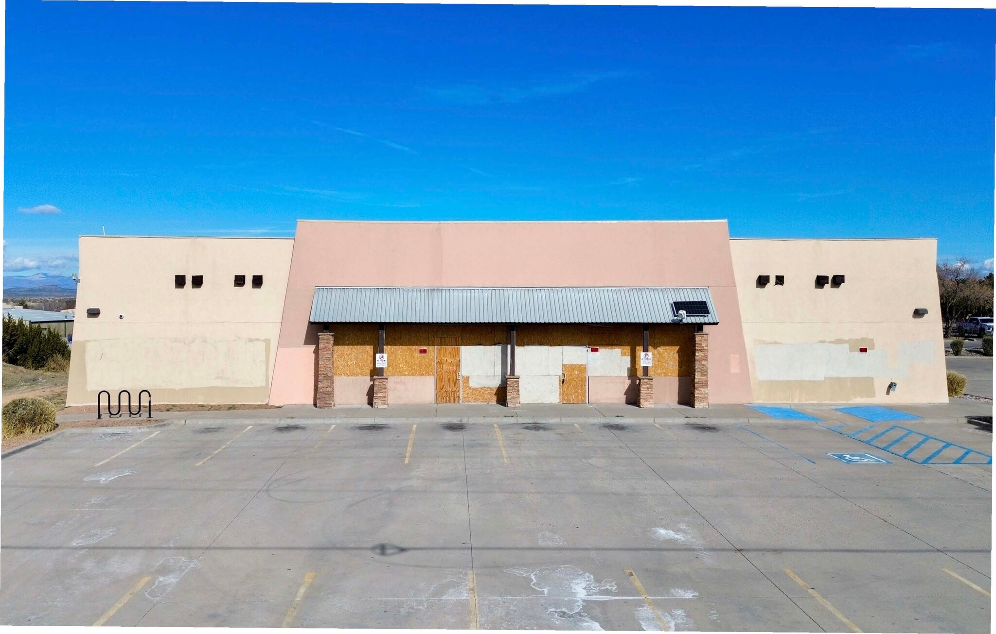 6629 Airport Rd, Santa Fe, NM for lease Primary Photo- Image 1 of 12