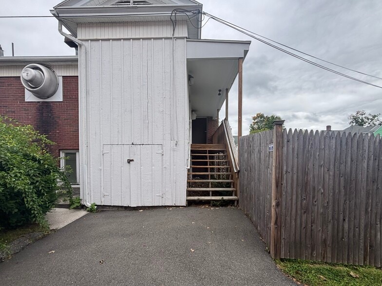 41 Wendell Ave, Pittsfield, MA for sale - Building Photo - Image 3 of 52