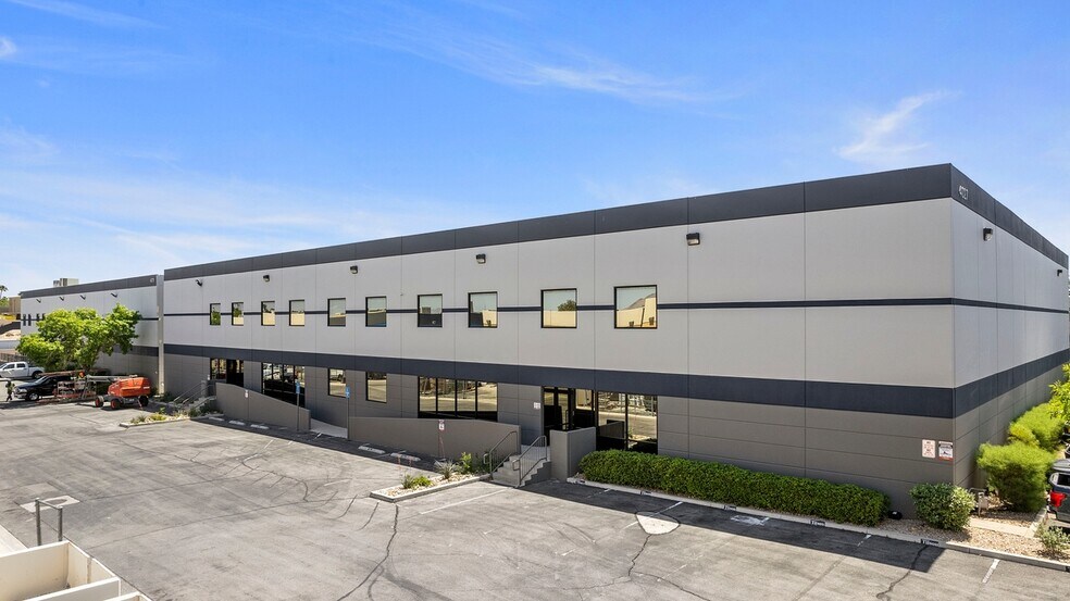 4027 E Post Rd, Las Vegas, NV à louer - Photo du bâtiment - Image 3 de 4