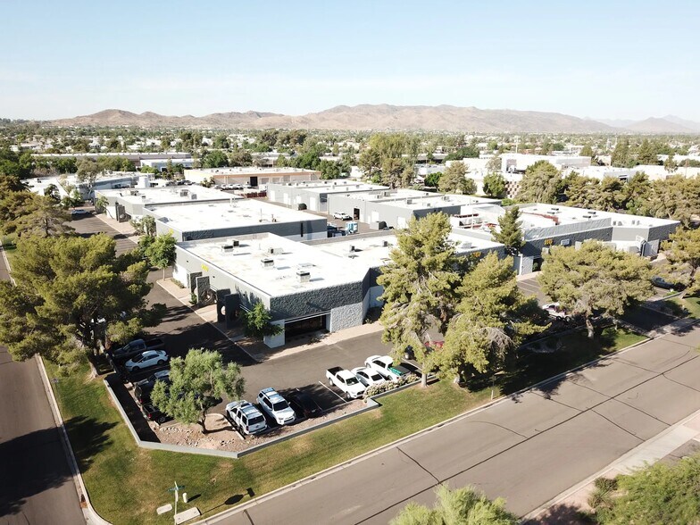 3015 S Park Dr, Tempe, AZ à louer - Photo du bâtiment - Image 3 de 10