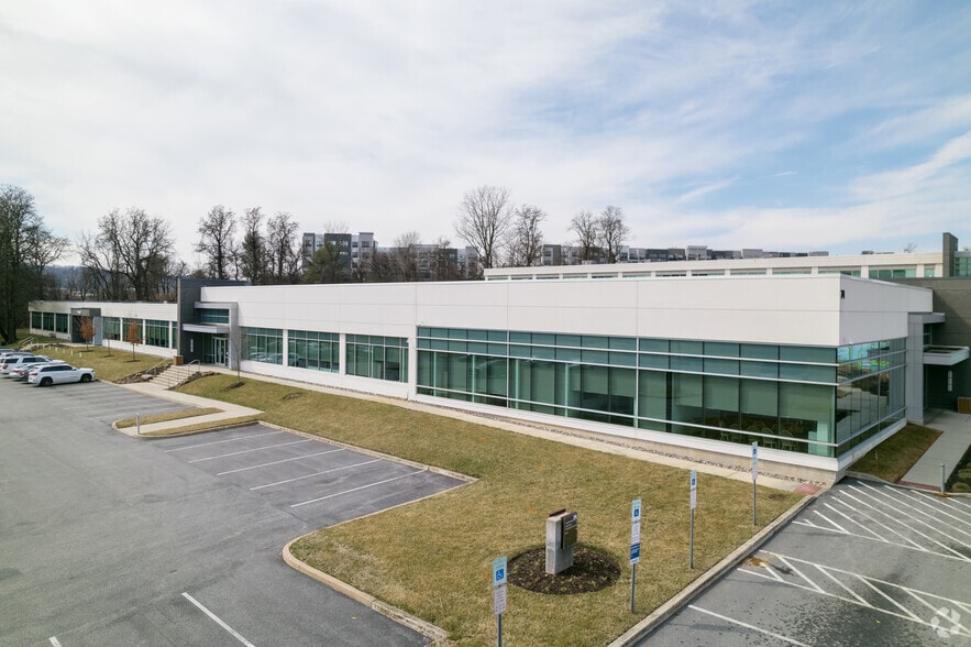 74 E Swedesford Rd, Malvern, PA for lease - Building Photo - Image 2 of 4