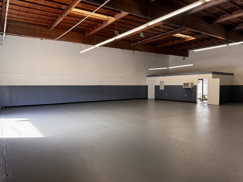1022 W Gladstone St, Azusa, CA à louer - Photo du bâtiment - Image 3 de 15