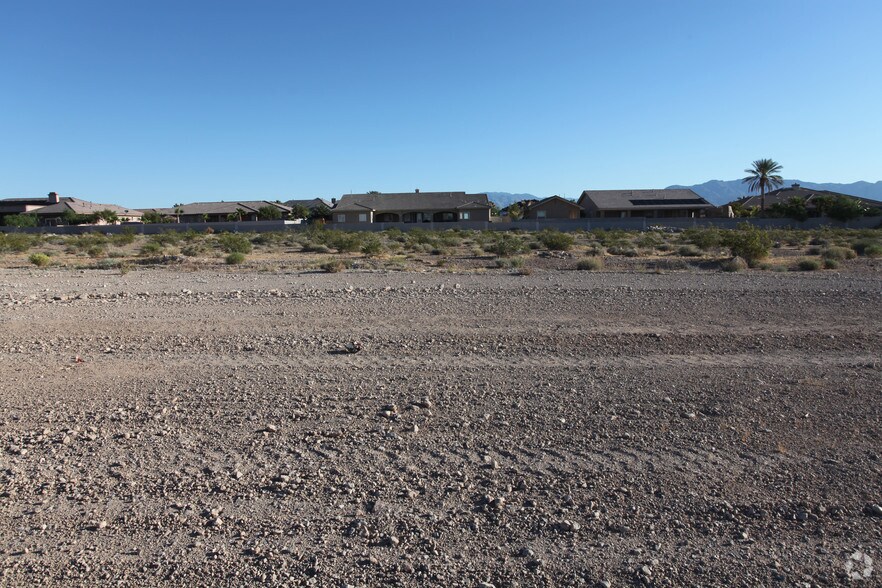 8664 W Craig Rd, Las Vegas, NV for sale - Primary Photo - Image 1 of 4