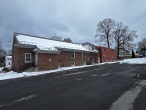 49 Jefferson St, Phoenix, NY à louer Photo du bâtiment- Image 2 de 23