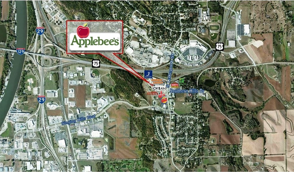 4555 Southern Hills Dr, Sioux City, IA à vendre - Photo du bâtiment - Image 2 de 4