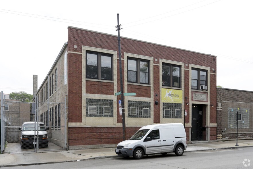 3735 W Belmont Ave, Chicago, IL à louer - Photo principale - Image 1 de 20