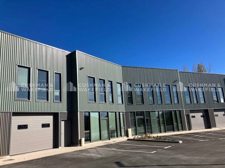 1410 Route Nationale 396, Aubagne à louer - Photo du bâtiment - Image 1 de 13