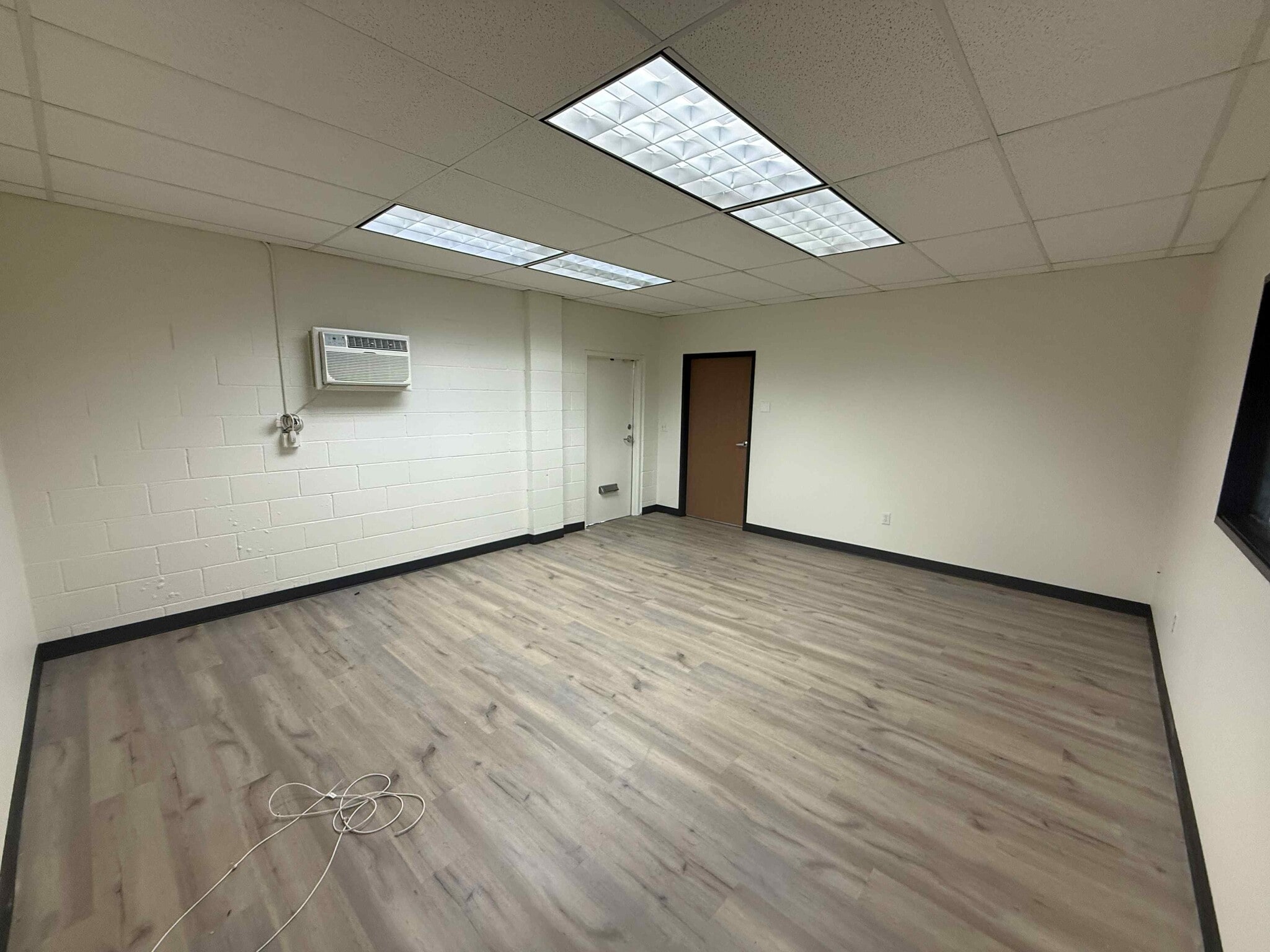 8100-8110 Remmet Ave, Canoga Park, CA for lease Interior Photo- Image 1 of 3