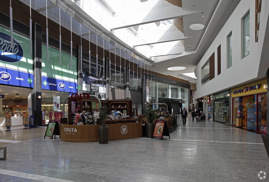 763 Barrhead Rd, Glasgow for sale - Interior Photo - Image 2 of 19