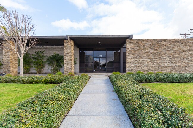 Plus de détails pour 1803-1811 Carnegie Ave, Santa Ana, CA - Industriel à louer