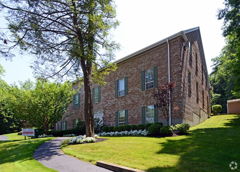 422 Worcester St, Wellesley, MA for lease - Primary Photo - Image 1 of 15