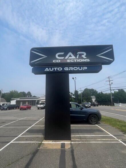 1855 County St, Somerset, MA à vendre - Photo du bâtiment - Image 2 de 24