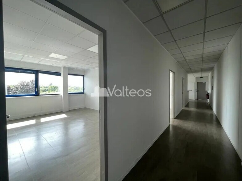 Office in Labège for lease - Building Photo - Image 2 of 12
