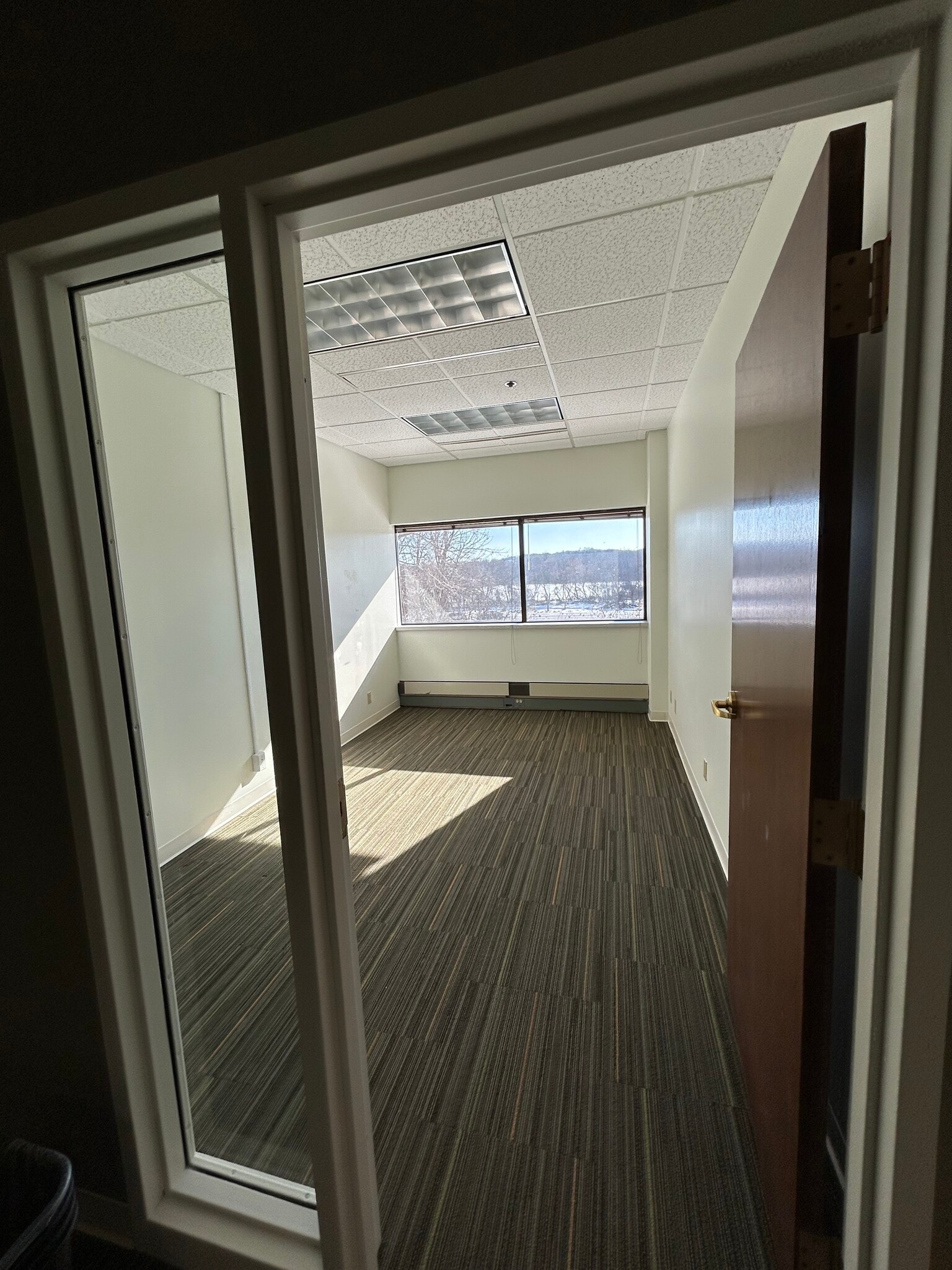 N14W23777 Stone Ridge Dr, Waukesha, WI for lease Interior Photo- Image 1 of 4