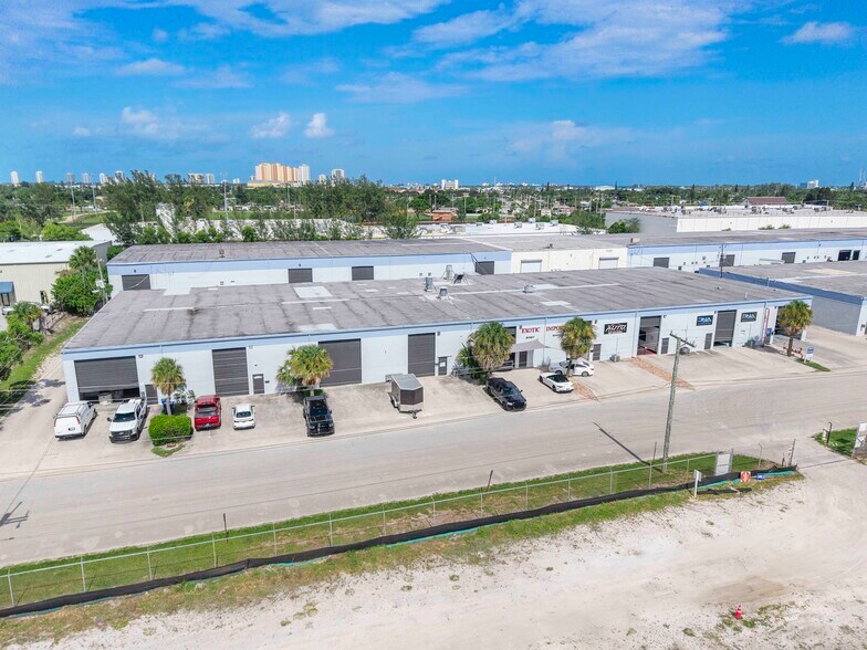 1700-2060 Avenue L, Riviera Beach, FL à louer - Photo du bâtiment - Image 1 de 7