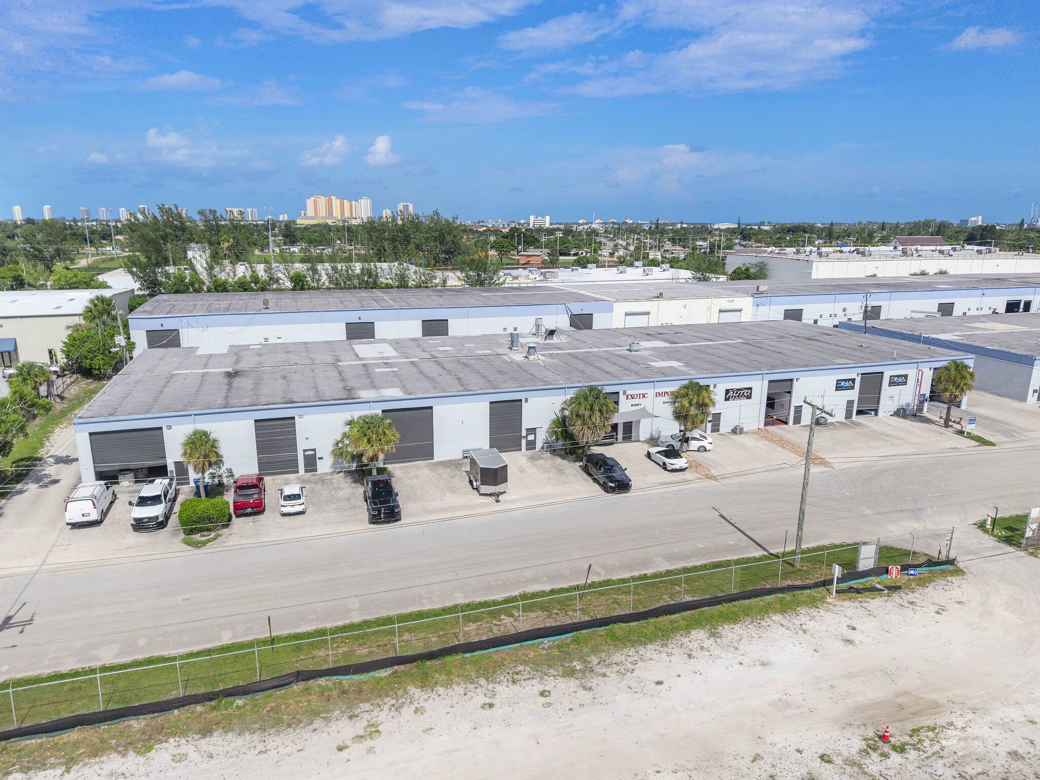1700-2060 Avenue L, Riviera Beach, FL for lease Primary Photo- Image 1 of 8