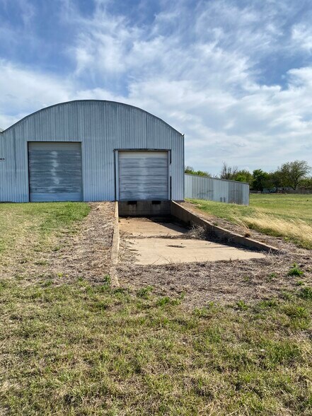 1325 Avenue D, Graham, TX for sale - Building Photo - Image 3 of 6